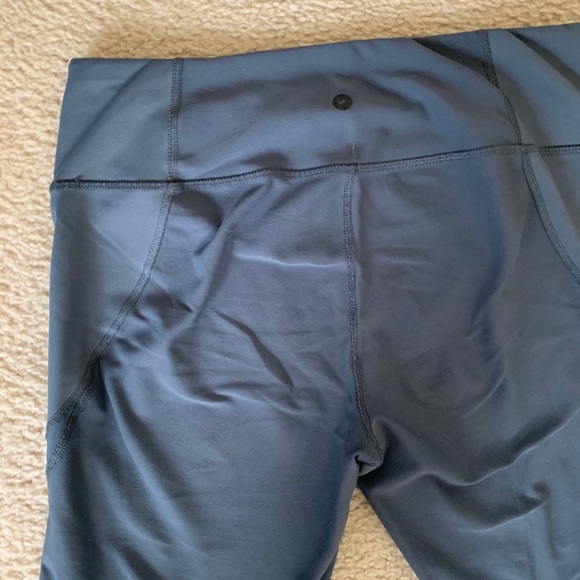 Capri leggings, mesh detail - Picture 3 of 3